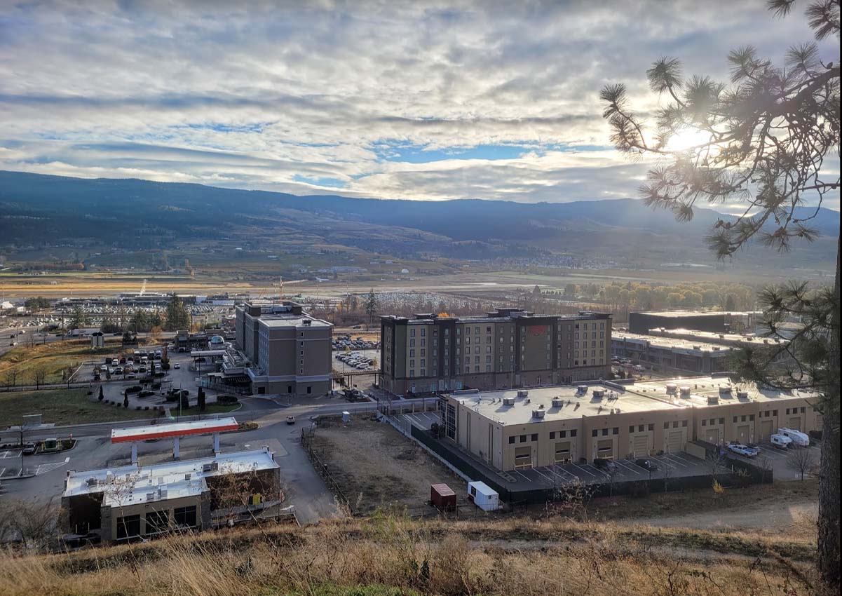airport district kelowna bc hotels